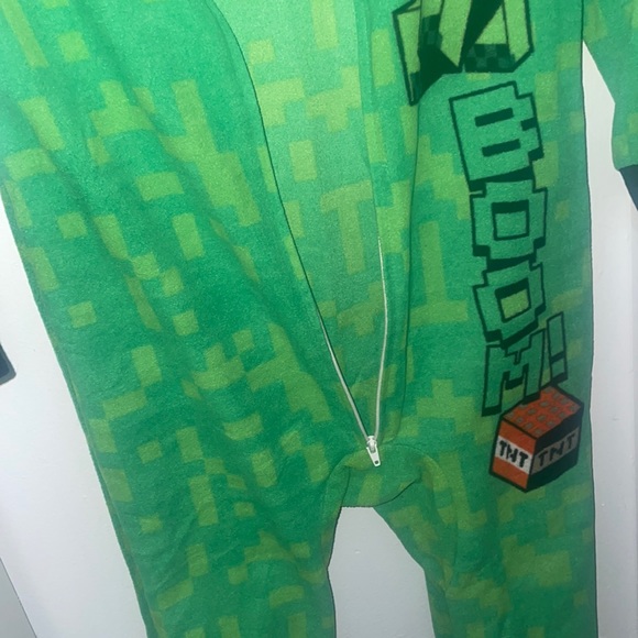 Minecraft flannel onesie - Picture 7 of 7